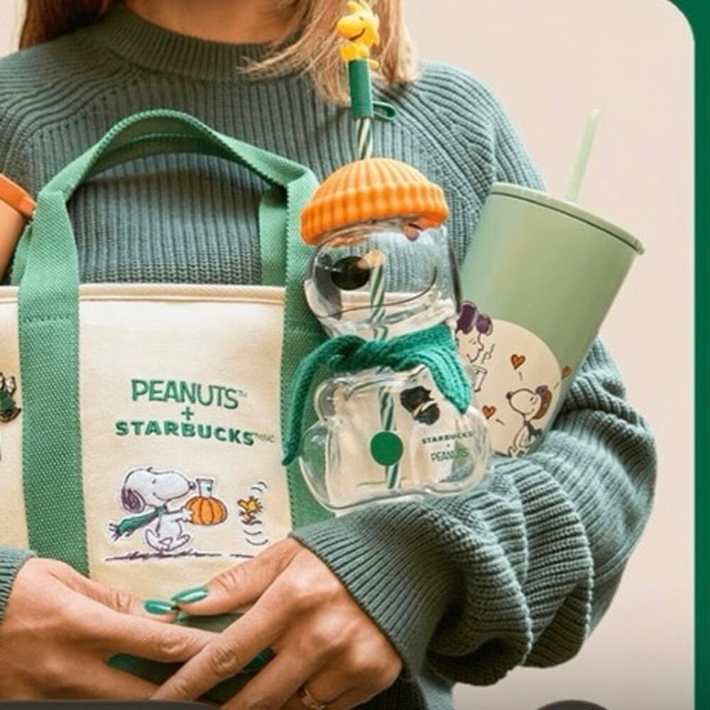 Starbucks x Snoopy glass mug